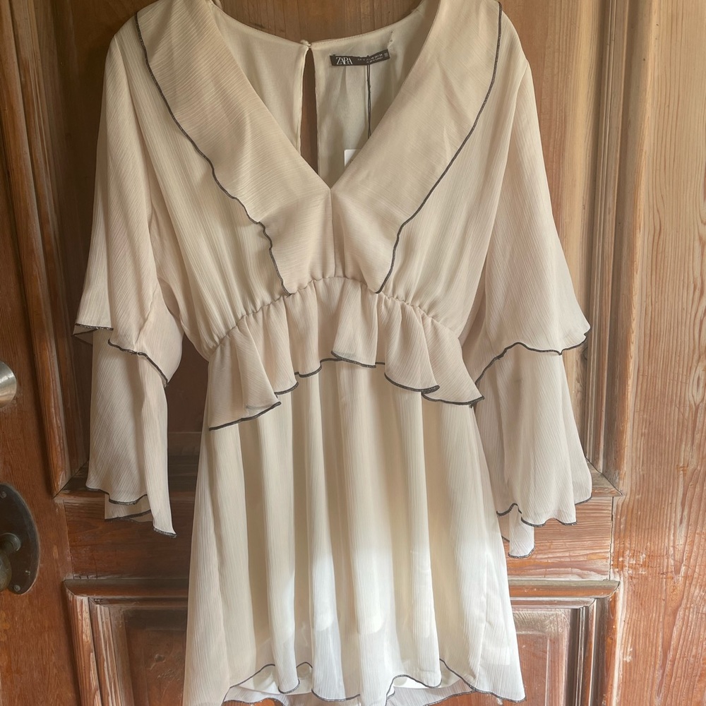 Zara NWT size XS , cream romper, very cute